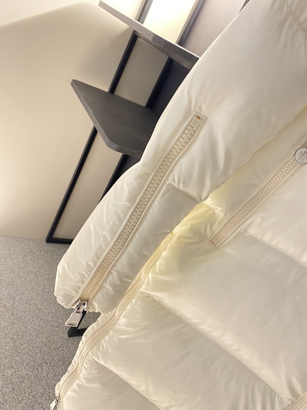 ハイクオリティダウンジャケット角部分ディテール